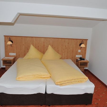 Waldhof Hotel แกร์ลอส ภายนอก รูปภาพ