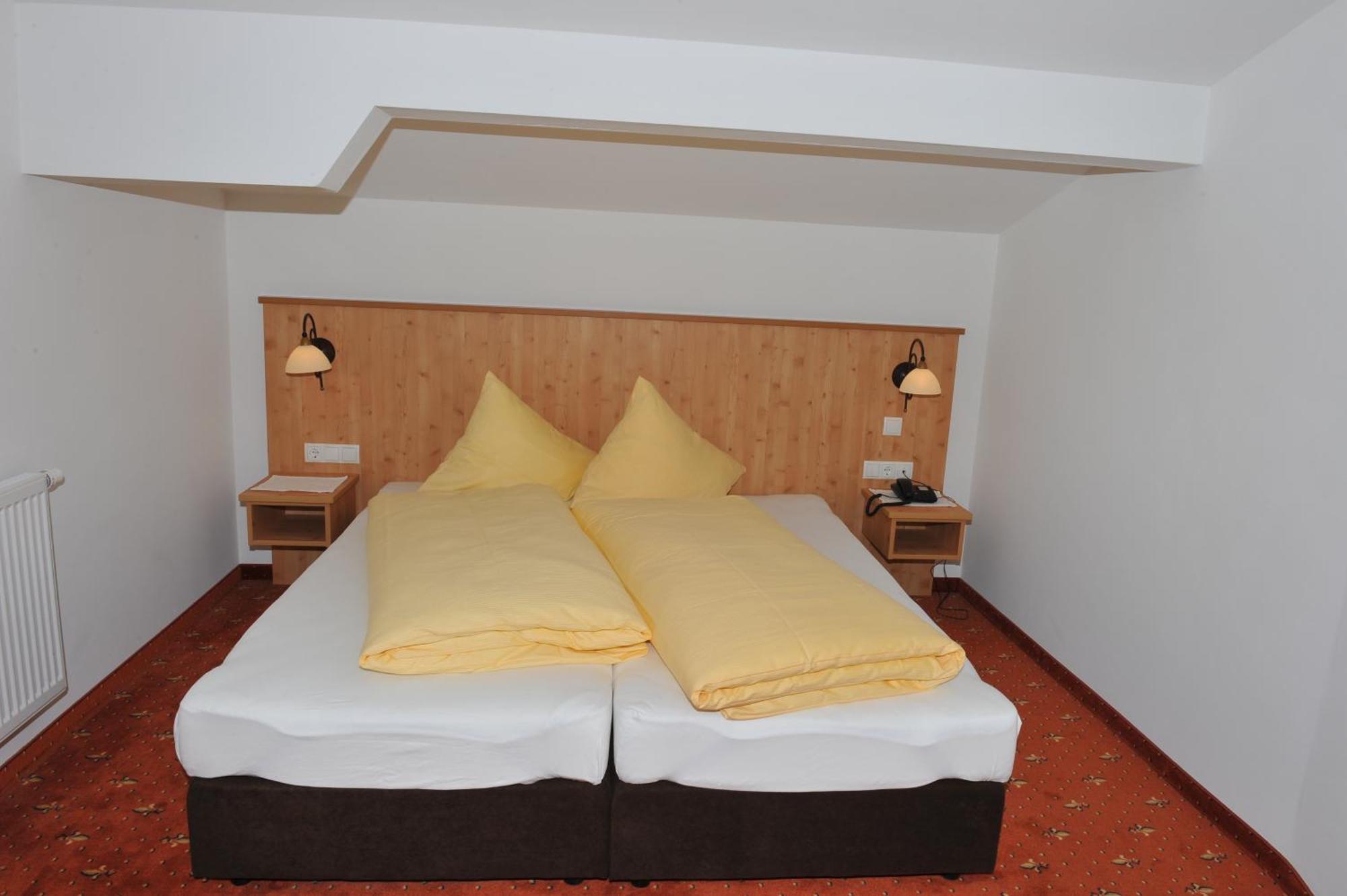 Waldhof Hotel แกร์ลอส ภายนอก รูปภาพ