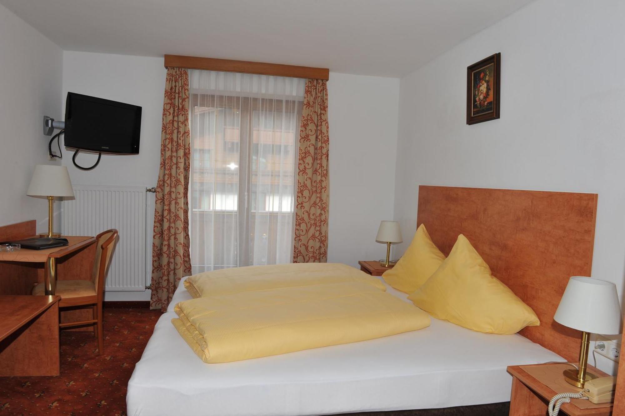 Waldhof Hotel แกร์ลอส ภายนอก รูปภาพ