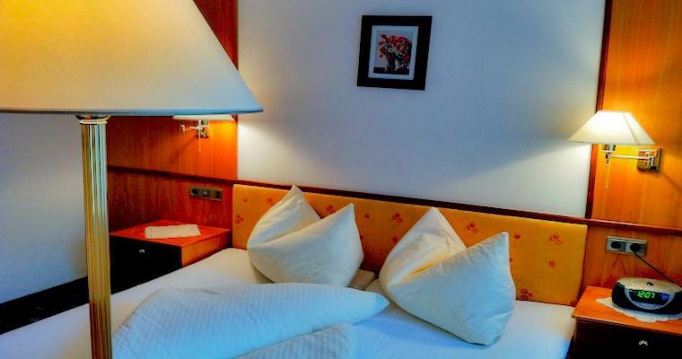 Waldhof Hotel แกร์ลอส ภายนอก รูปภาพ