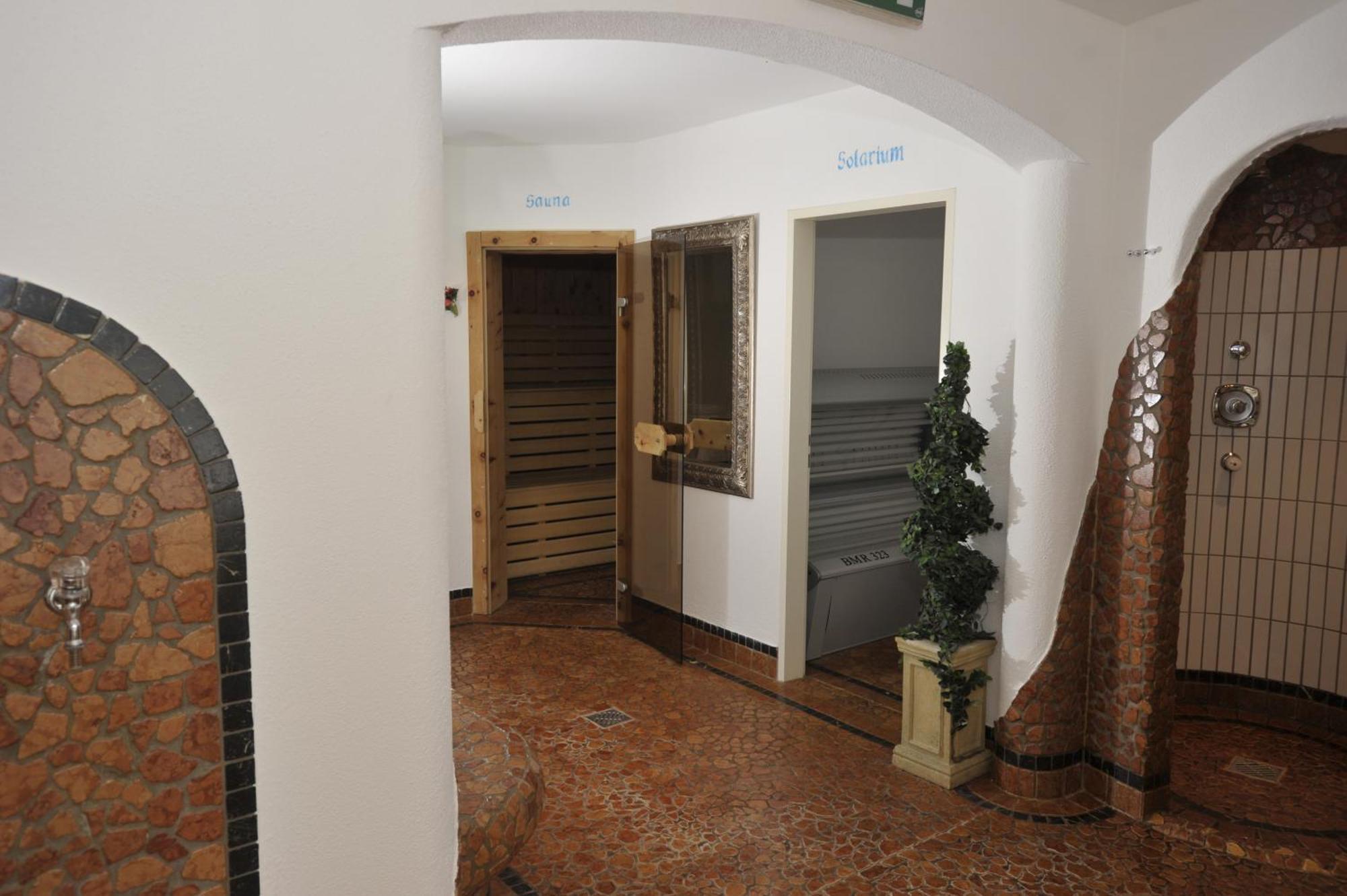 Waldhof Hotel แกร์ลอส ภายนอก รูปภาพ