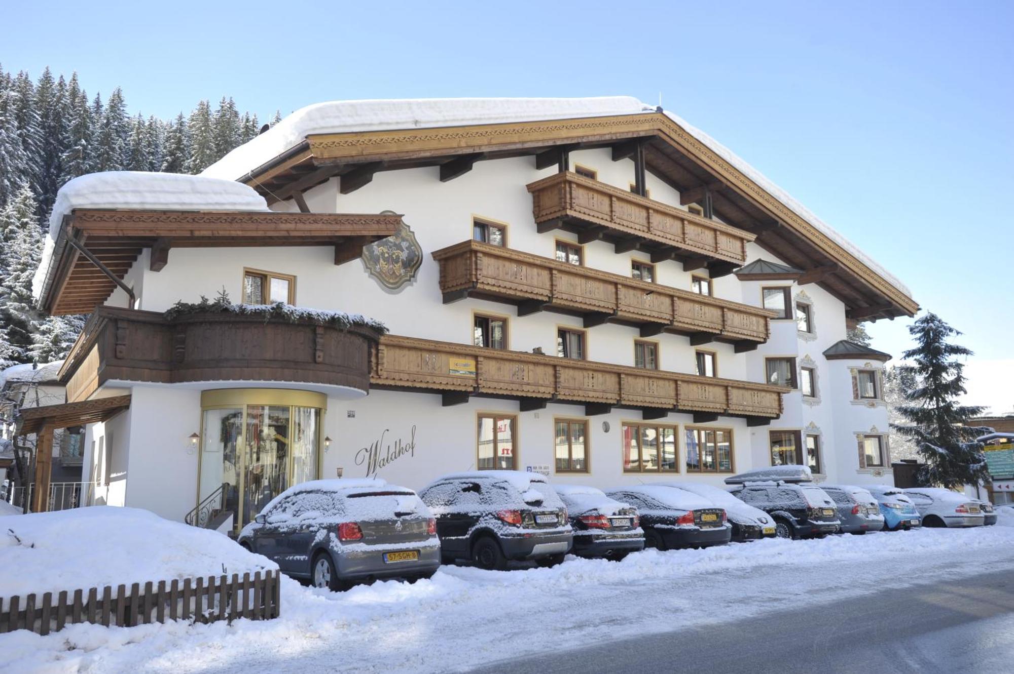 Waldhof Hotel แกร์ลอส ภายนอก รูปภาพ