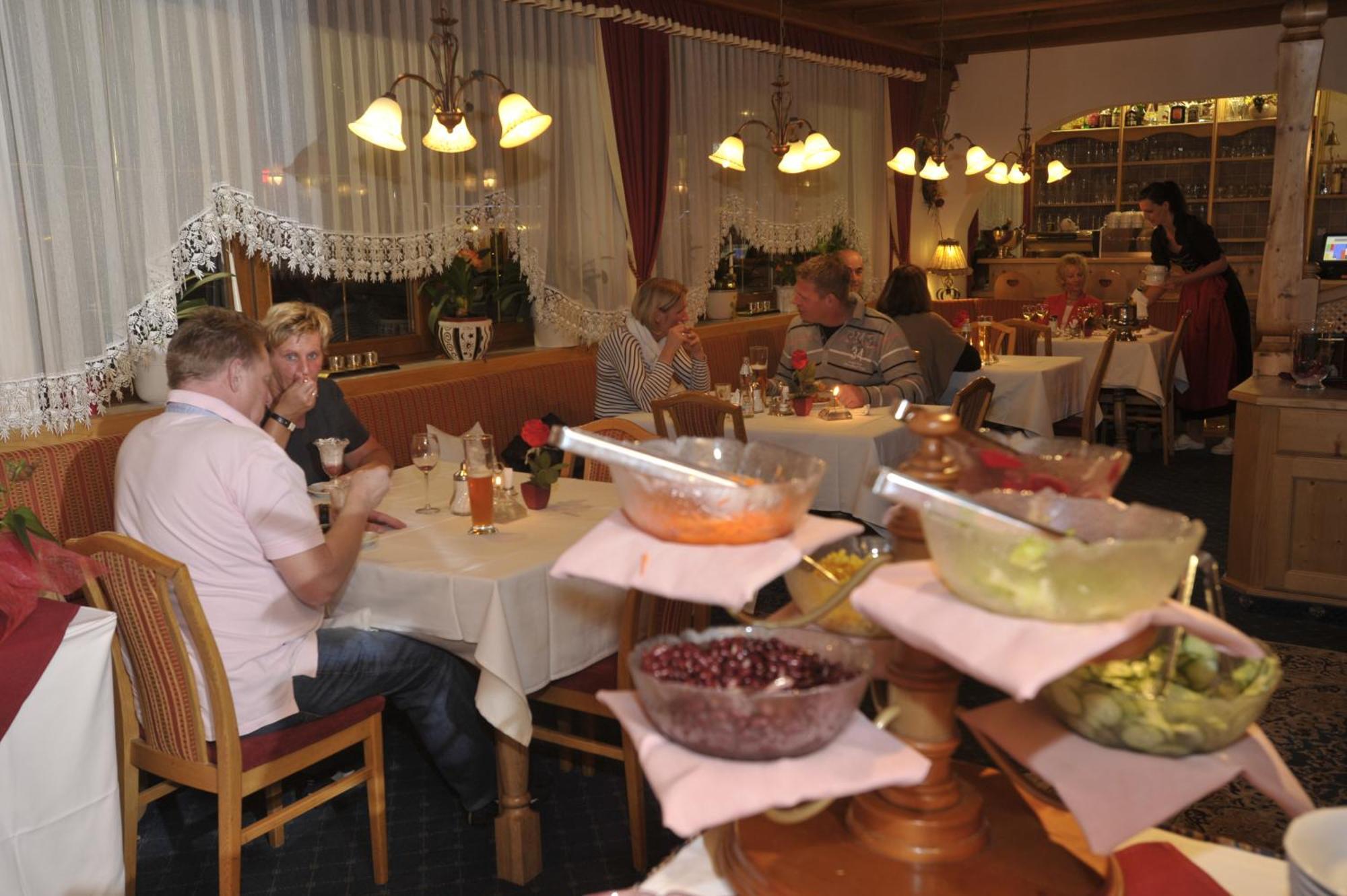 Waldhof Hotel แกร์ลอส ภายนอก รูปภาพ