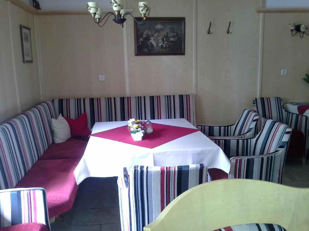 Waldhof Hotel แกร์ลอส ภายนอก รูปภาพ